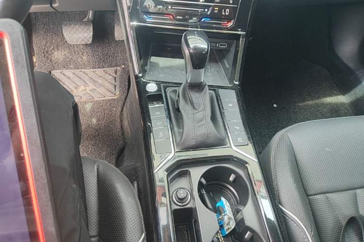 Used Volkswagen Passat 2023 330TSI Starry Luxury Edition Gear Lever