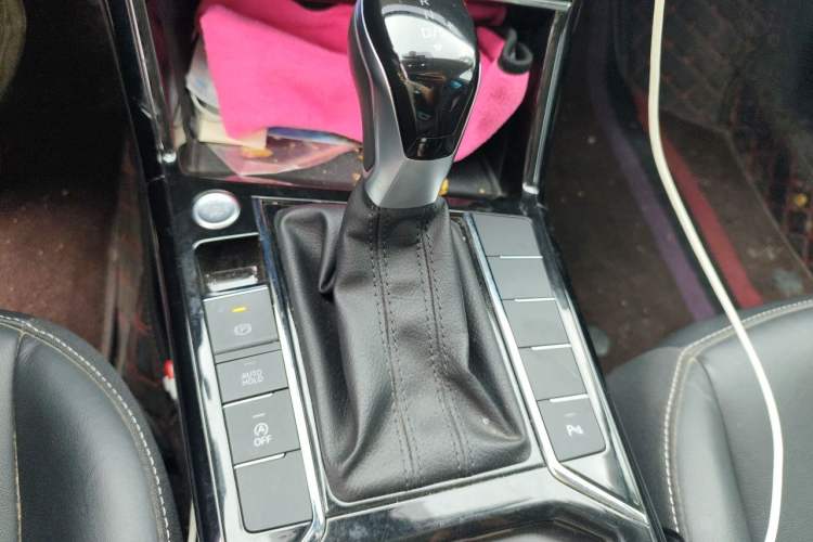 Used Volkswagen Passat 2023 330TSI Starry Elite Edition Gear Lever