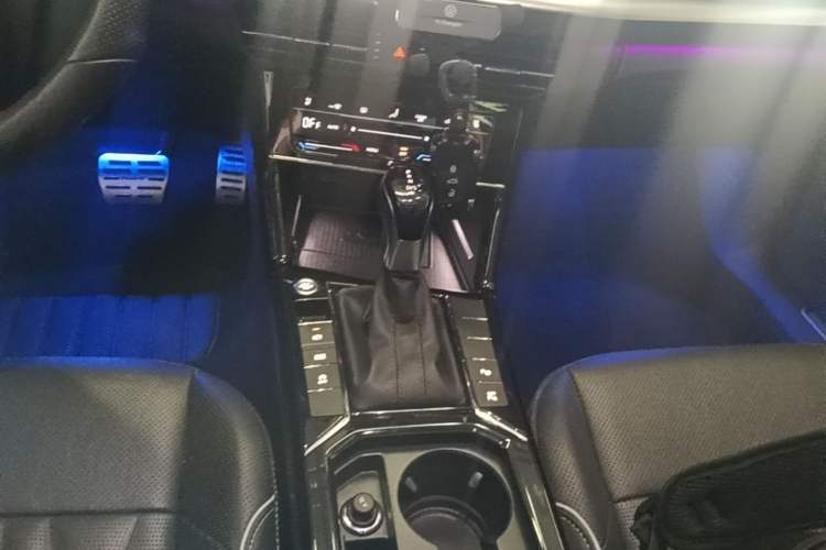 Used Volkswagen Passat 2023 330TSI Starry Luxury Edition Gear Lever