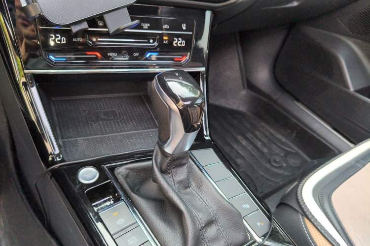 Used Volkswagen Passat 2023 330TSI Starry Luxury Edition Gear Lever