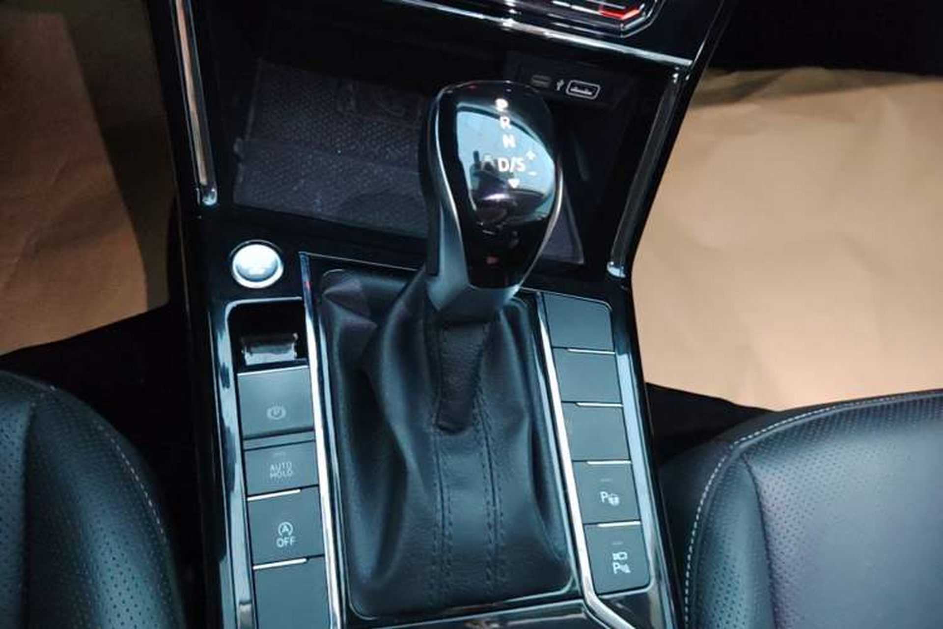 Used Volkswagen Passat 2023 Restyled 330TSI Starry Luxury Edition Gear Lever