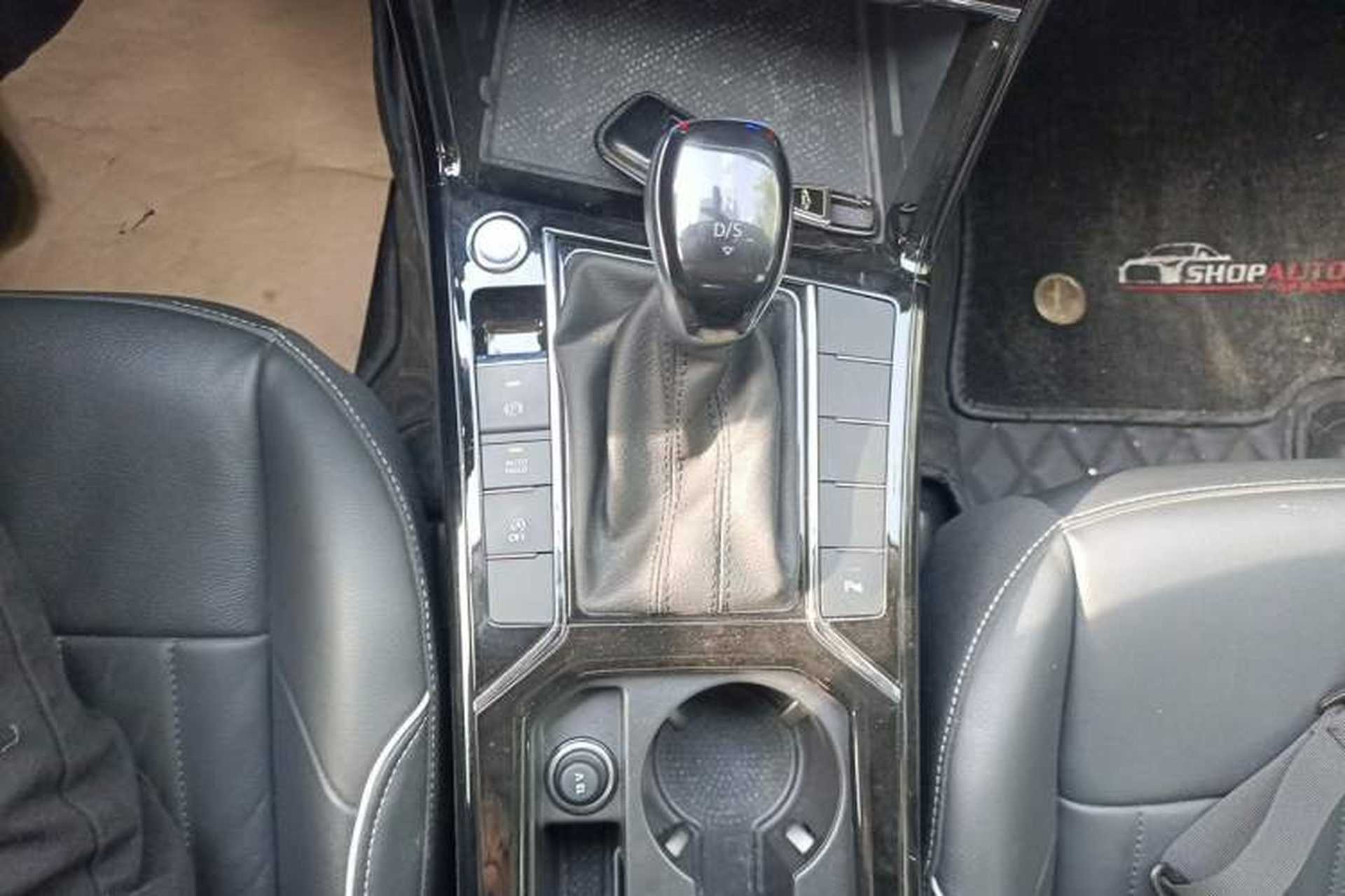 Used Volkswagen Passat 2023 330TSI Elite Edition Gear Lever