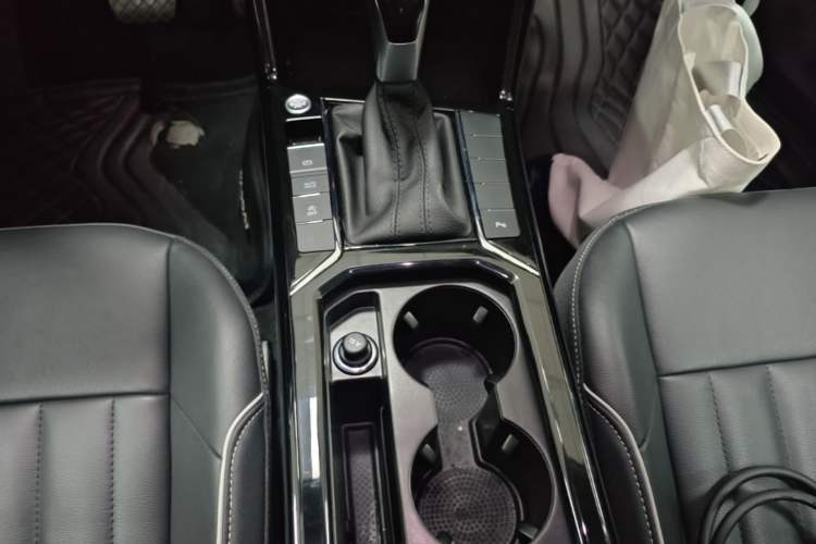Used Volkswagen Passat 2023 330TSI Starry Elite Edition Gear Lever