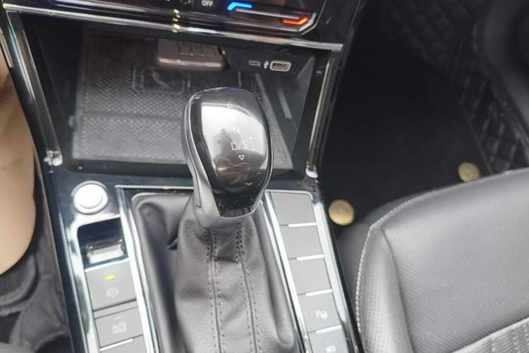 Used Volkswagen Passat 2023 Restyled 330TSI Starry Luxury Edition Gear Lever