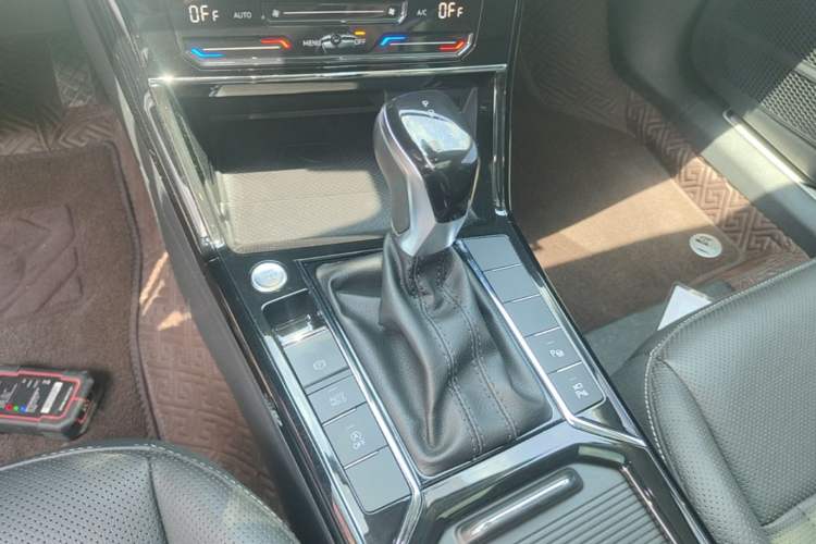 Used Volkswagen Passat 2023 Restyled 330TSI Starry Luxury Edition Gear Lever