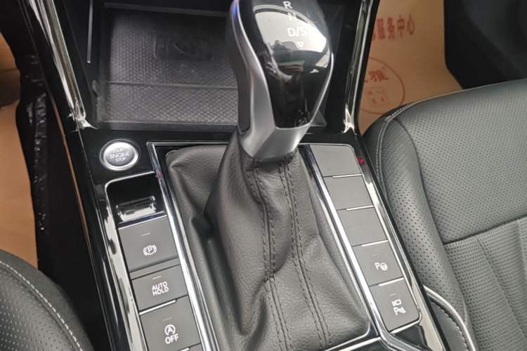 Used Volkswagen Passat 2023 330TSI Starry Luxury Edition Gear Lever