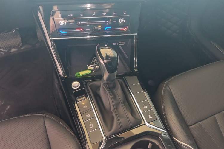 Used Volkswagen Passat 2023 Restyled 330TSI Starry Luxury Edition Gear Lever