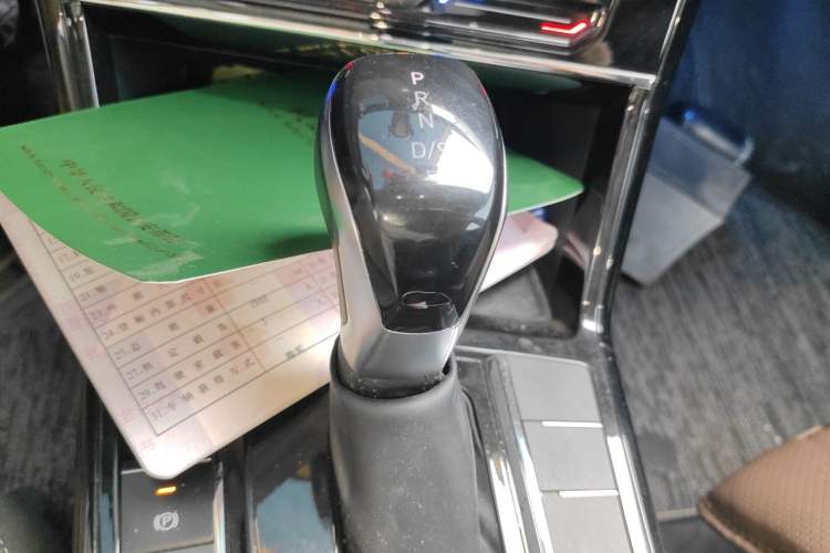 Used Volkswagen Passat 2023 330TSI Elite Edition Gear Lever