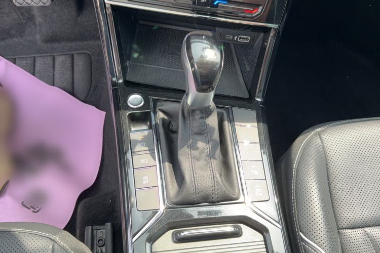 Used Volkswagen Passat 2023 Facelift 330TSI Luxury Edition Gear Lever