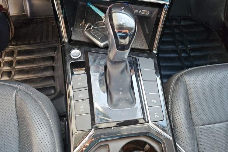 Used Volkswagen Passat 2023 Facelift 330TSI Luxury Edition Gear Lever