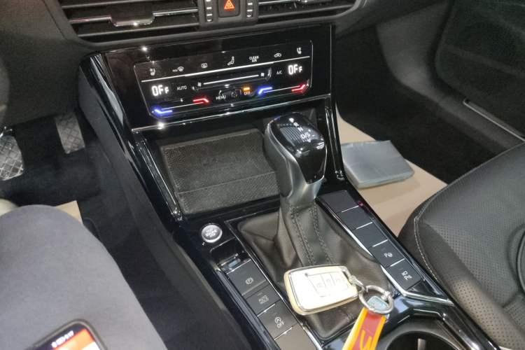 Used Volkswagen Passat 2023 Restyled 330TSI Starry Luxury Edition Gear Lever