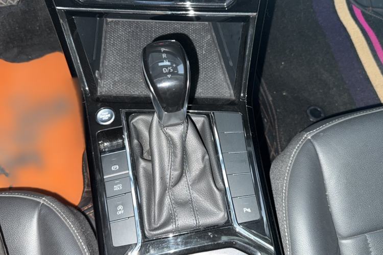 Used Volkswagen Passat 2023 330TSI Elite Edition Gear Lever
