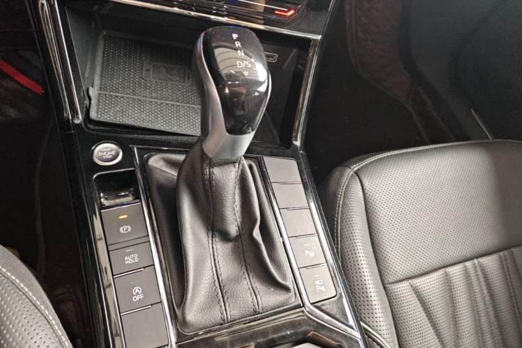 Used Volkswagen Passat 2023 Restyled 330TSI Starry Luxury Edition Gear Lever