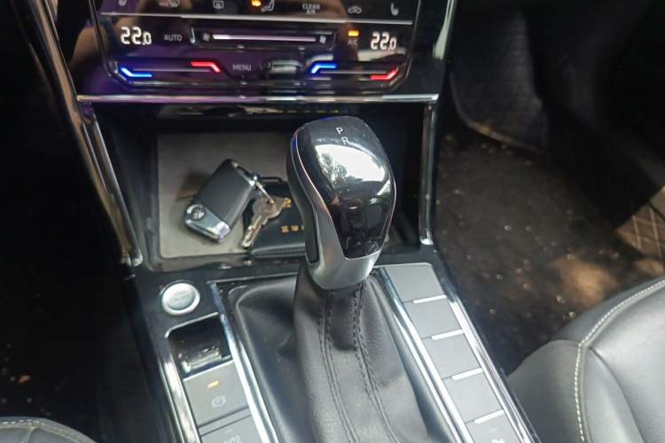 Used Volkswagen Passat 2023 Revised 330TSI Elite Edition Gear Lever