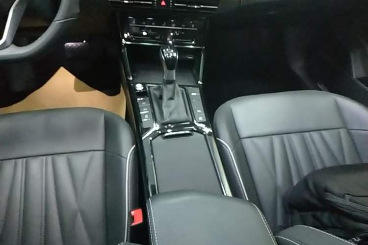 Used Volkswagen Passat 2023 330TSI Starry Luxury Edition Gear Lever