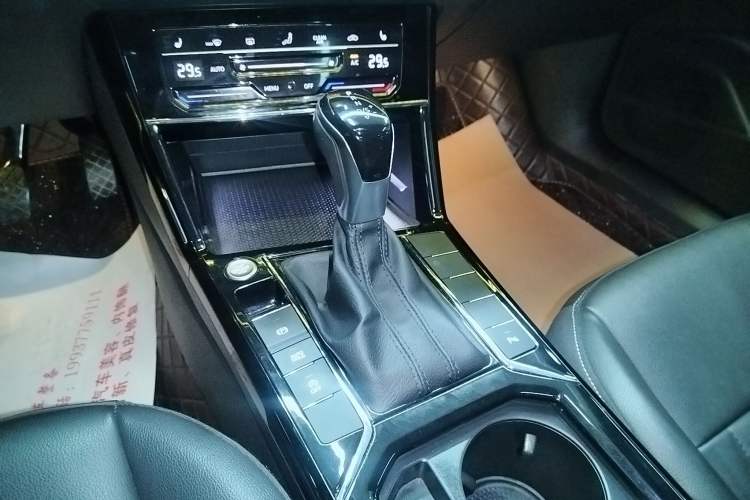 Used Volkswagen Passat 2023 330TSI Starry Elite Edition Gear Lever