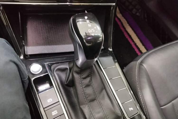 Used Volkswagen Passat 2023 330TSI Starry Elite Edition Gear Lever