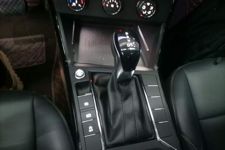 Used Volkswagen Passat 2023 Revised Version 280TSI Business Edition Gear Lever