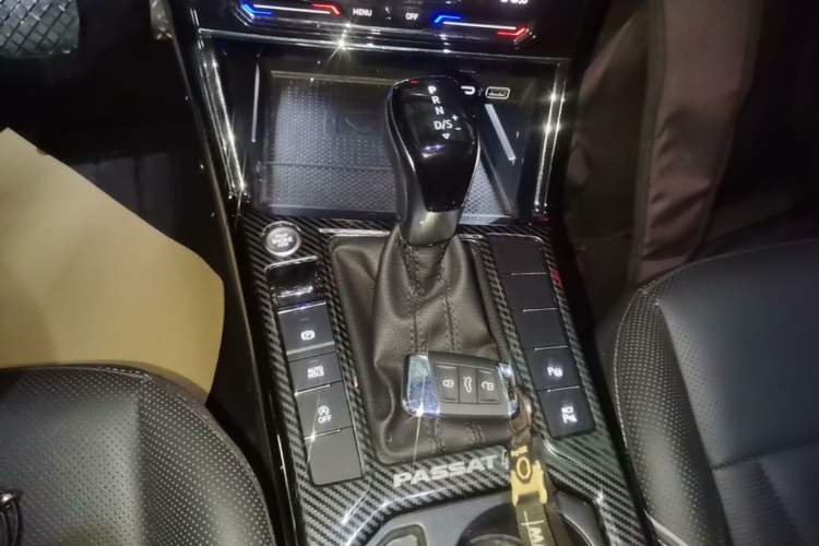 Used Volkswagen Passat 2023 330TSI Starry Luxury Edition Gear Lever