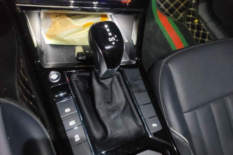 Used Volkswagen Passat 2023 330TSI Starry Elite Edition Gear Lever