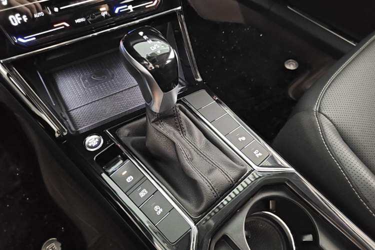 Used Volkswagen Passat 2023 Restyled 330TSI Starry Luxury Edition Gear Lever