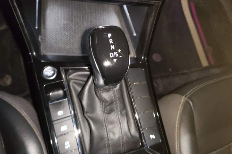 Used Volkswagen Passat 2023 330TSI Elite Edition Gear Lever