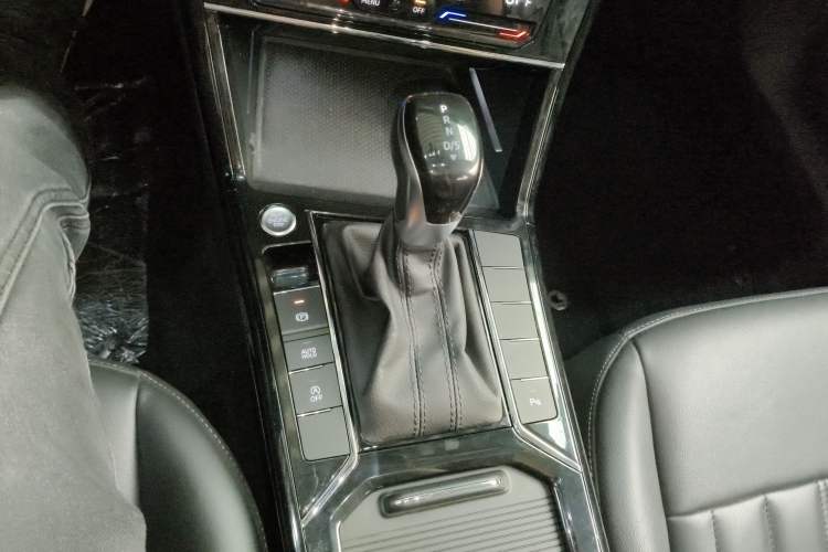 Used Volkswagen Passat 2023 330TSI Starry Elite Edition Gear Lever