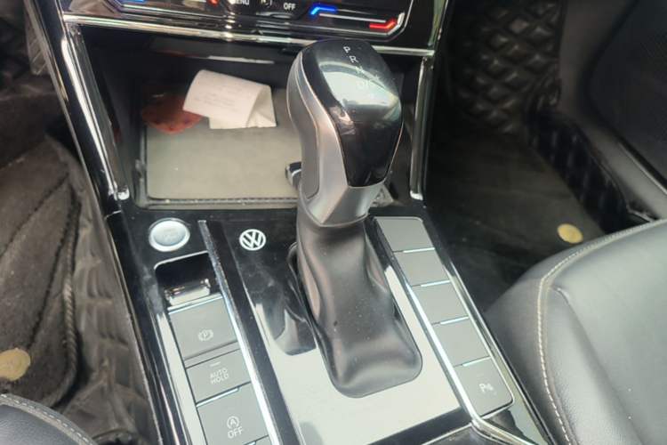Used Volkswagen Passat 2023 Revised 330TSI Elite Edition Gear Lever
