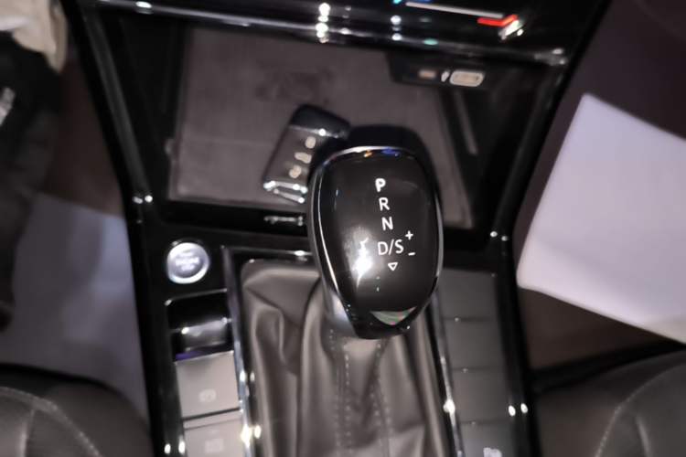 Used Volkswagen Passat 2023 Facelift 330TSI Luxury Edition Gear Lever