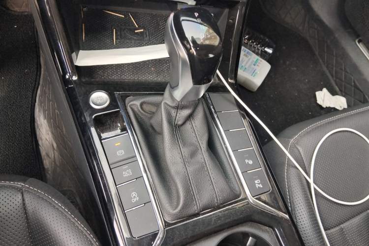 Used Volkswagen Passat 2023 Facelift 330TSI Luxury Edition Gear Lever
