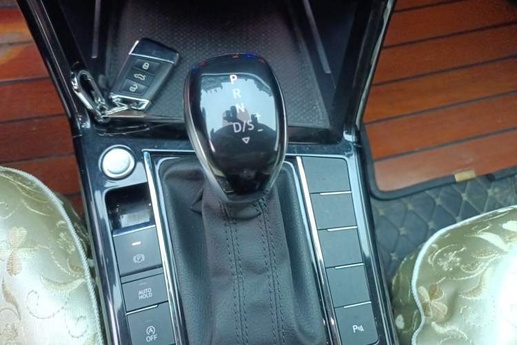 Used Volkswagen Passat 2023 330TSI Starry Luxury Edition Gear Lever