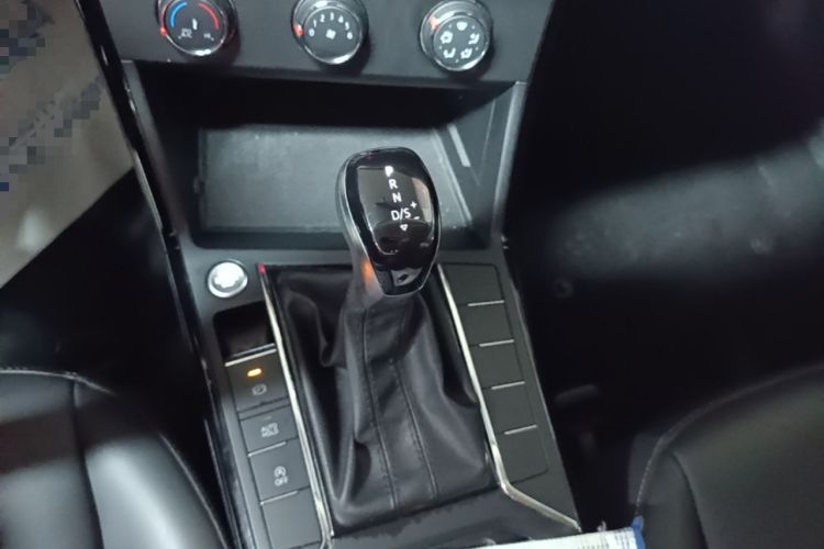 Used Volkswagen Passat 2023 Revised Version 280TSI Business Edition Gear Lever