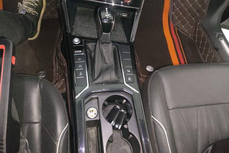Used Volkswagen Passat 2023 380TSI Luxury Edition Gear Lever
