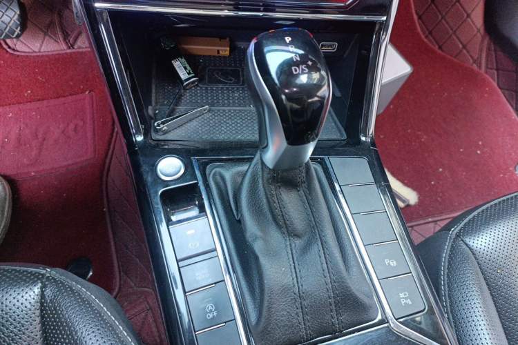 Used Volkswagen Passat 2023 330TSI Luxury Edition Gear Lever