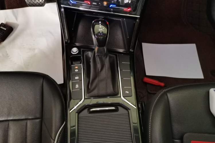 Used Volkswagen Passat 2023 Revised 330TSI Elite Edition Gear Lever