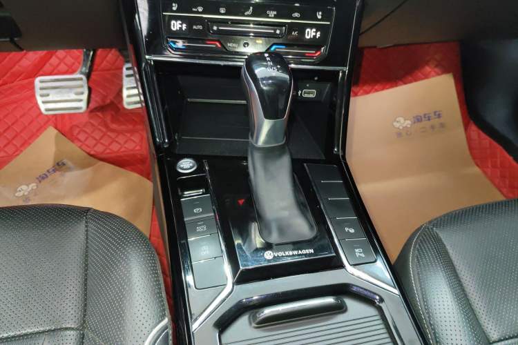 Used Volkswagen Passat 2023 Restyled 330TSI Starry Luxury Edition Gear Lever