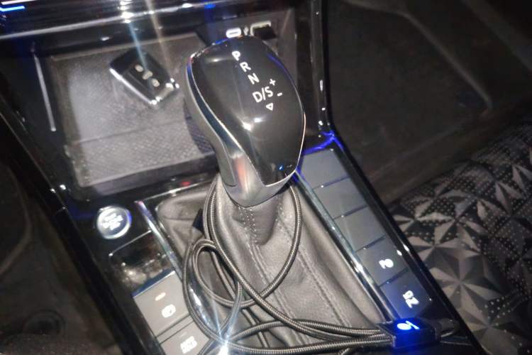 Used Volkswagen Passat 2023 Facelift 330TSI Luxury Edition Gear Lever