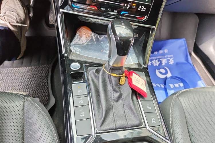 Used Volkswagen Passat 2023 330TSI Luxury Edition Gear Lever