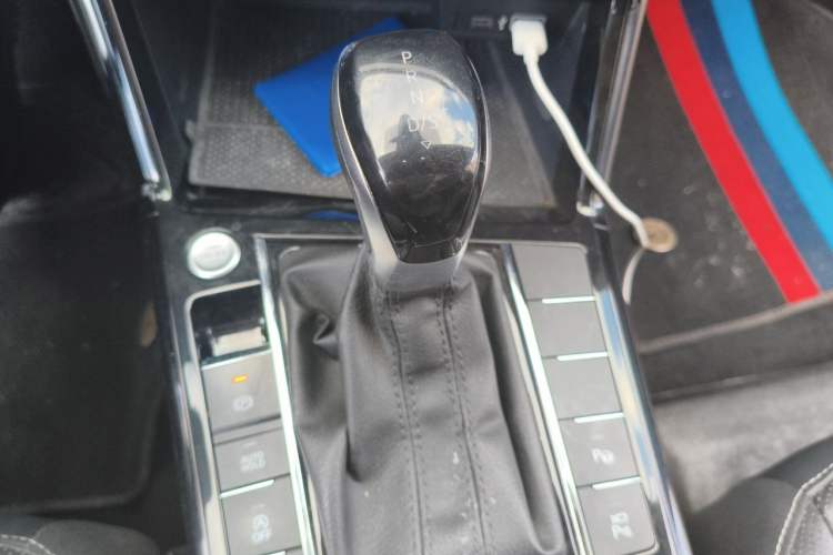 Used Volkswagen Passat 2023 Facelift 330TSI Luxury Edition Gear Lever