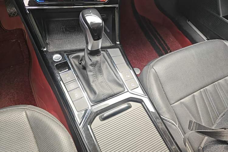 Used Volkswagen Passat 2023 Restyled 330TSI Starry Luxury Edition Gear Lever