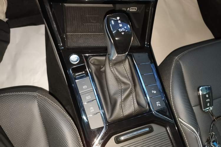 Used Volkswagen Passat 2023 Restyled 330TSI Starry Luxury Edition Gear Lever