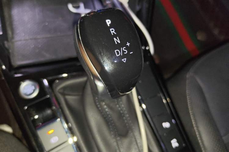 Used Volkswagen Passat 2023 330TSI Luxury Edition Gear Lever