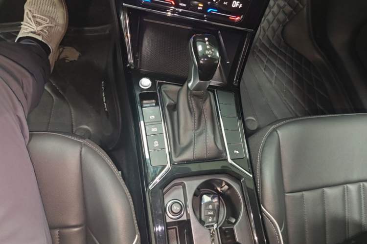 Used Volkswagen Passat 2023 330TSI Starry Elite Edition Gear Lever