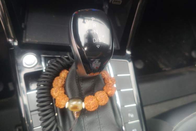 Used Volkswagen Passat 2023 Facelift 330TSI Luxury Edition Gear Lever