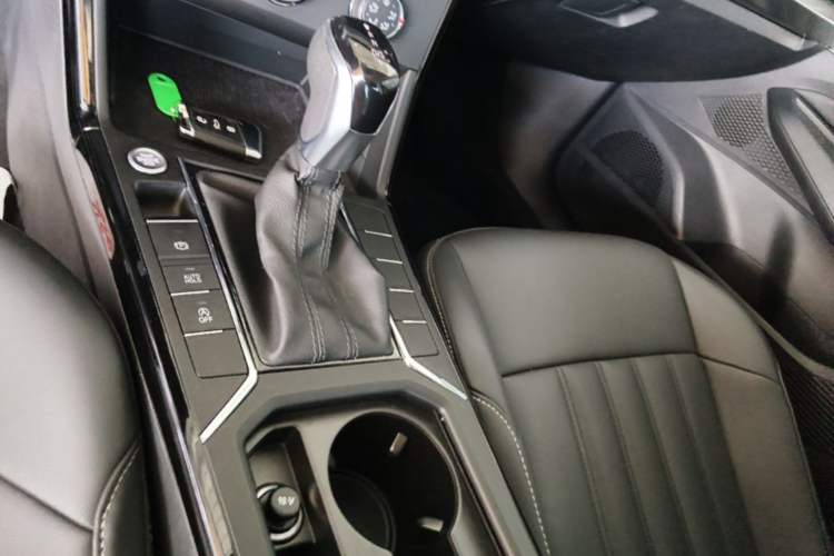 Used Volkswagen Passat 2023 280TSI Business Edition Gear Lever