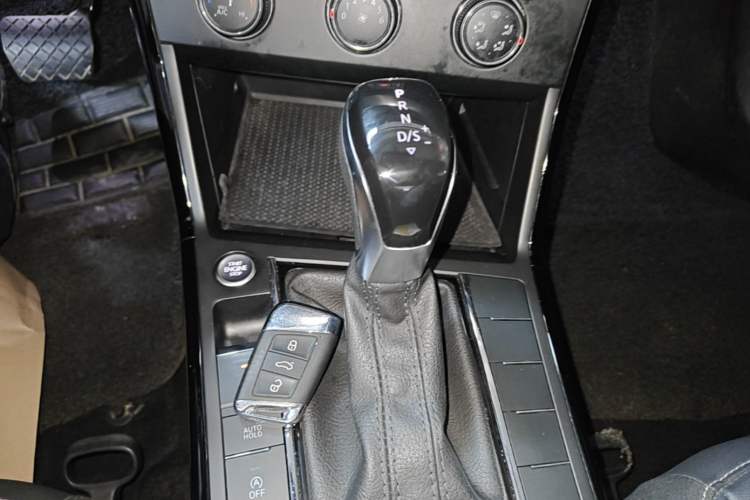 Used Volkswagen Passat 2023 280TSI Business Edition Gear Lever