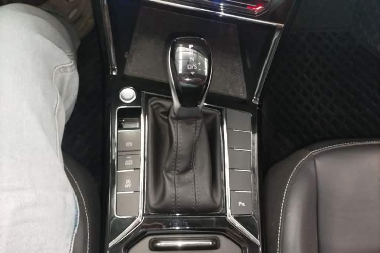 Used Volkswagen Passat 2023 Revised 330TSI Elite Edition Gear Lever