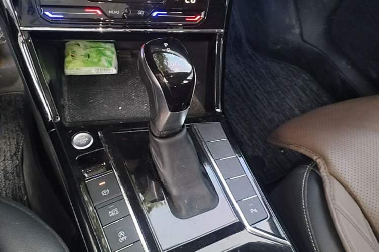 Used Volkswagen Passat 2023 330TSI Elite Edition Gear Lever