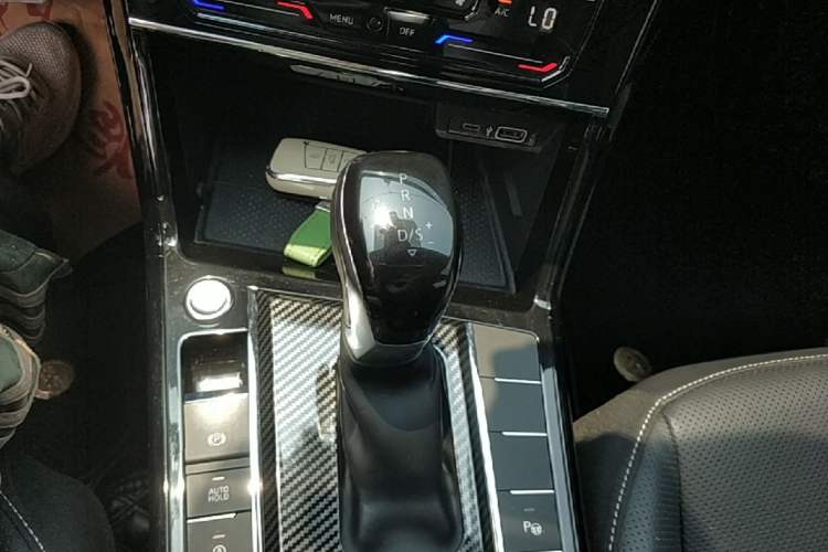 Used Volkswagen Passat 2023 Restyled 330TSI Starry Luxury Edition Gear Lever
