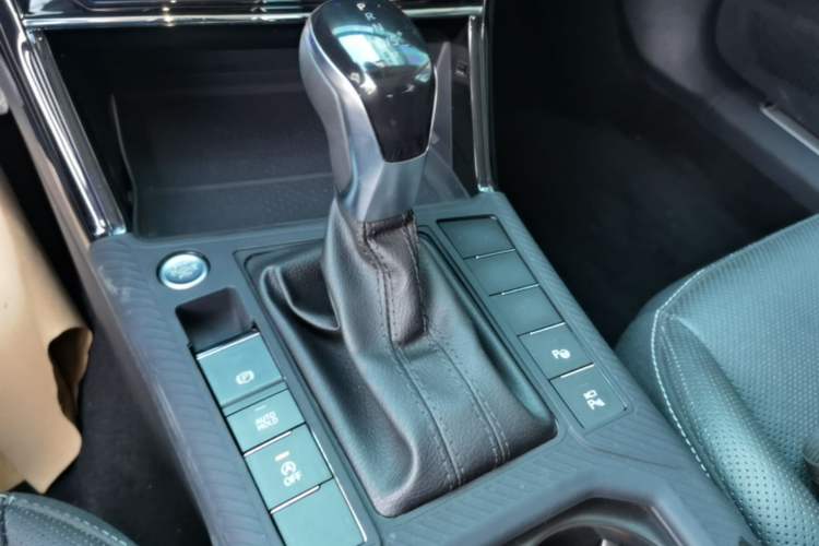 Used Volkswagen Passat 2023 Restyled 330TSI Starry Luxury Edition Gear Lever